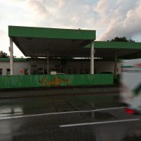Click to enlarge: Gas Station, Closed [f/7.1, 1/40 sec, 5mm-e, ISO 100, DMC-LX3]