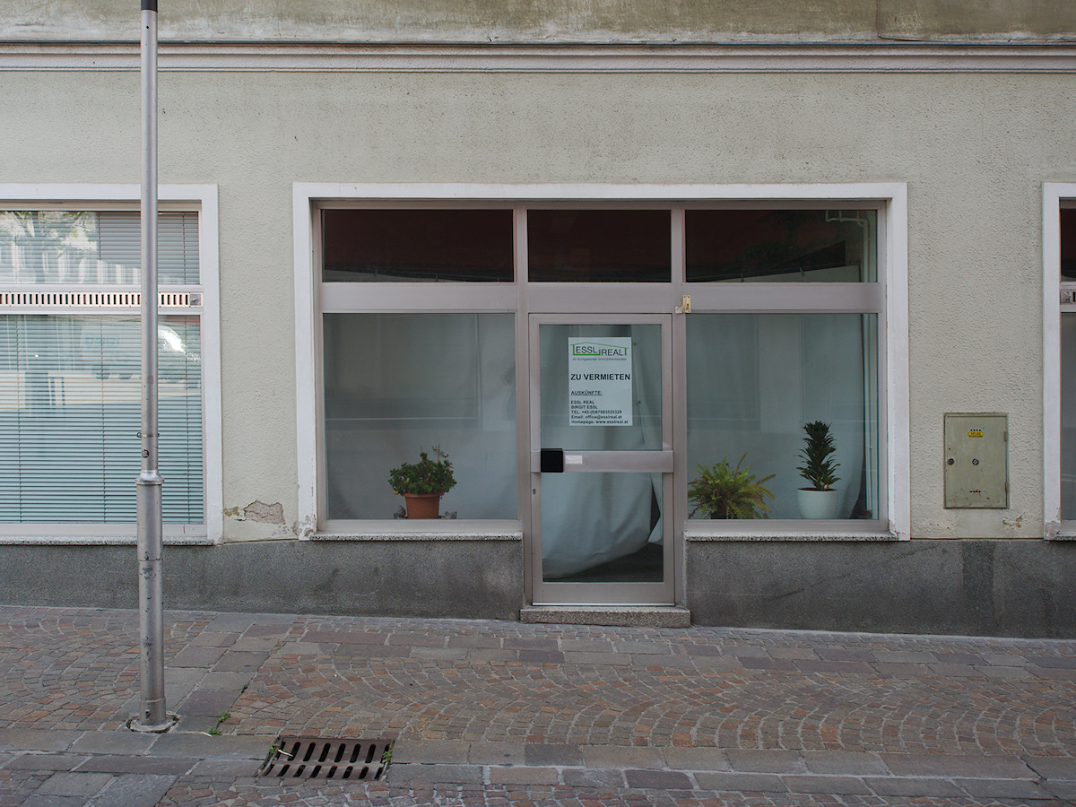Zu Vermieten - For Rent. Tagged with Building, Facade, House, Subject, Urban