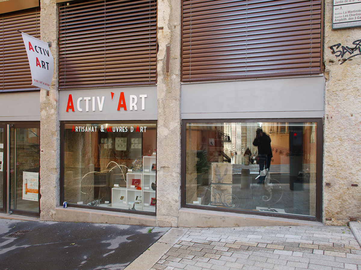 ACTIV 'ART. Tagged with Urban, reflection, shop window