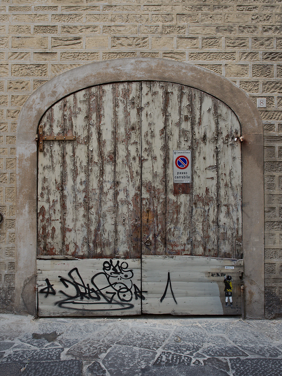 Passo Carrabile. Tagged with Graffiti, Urban