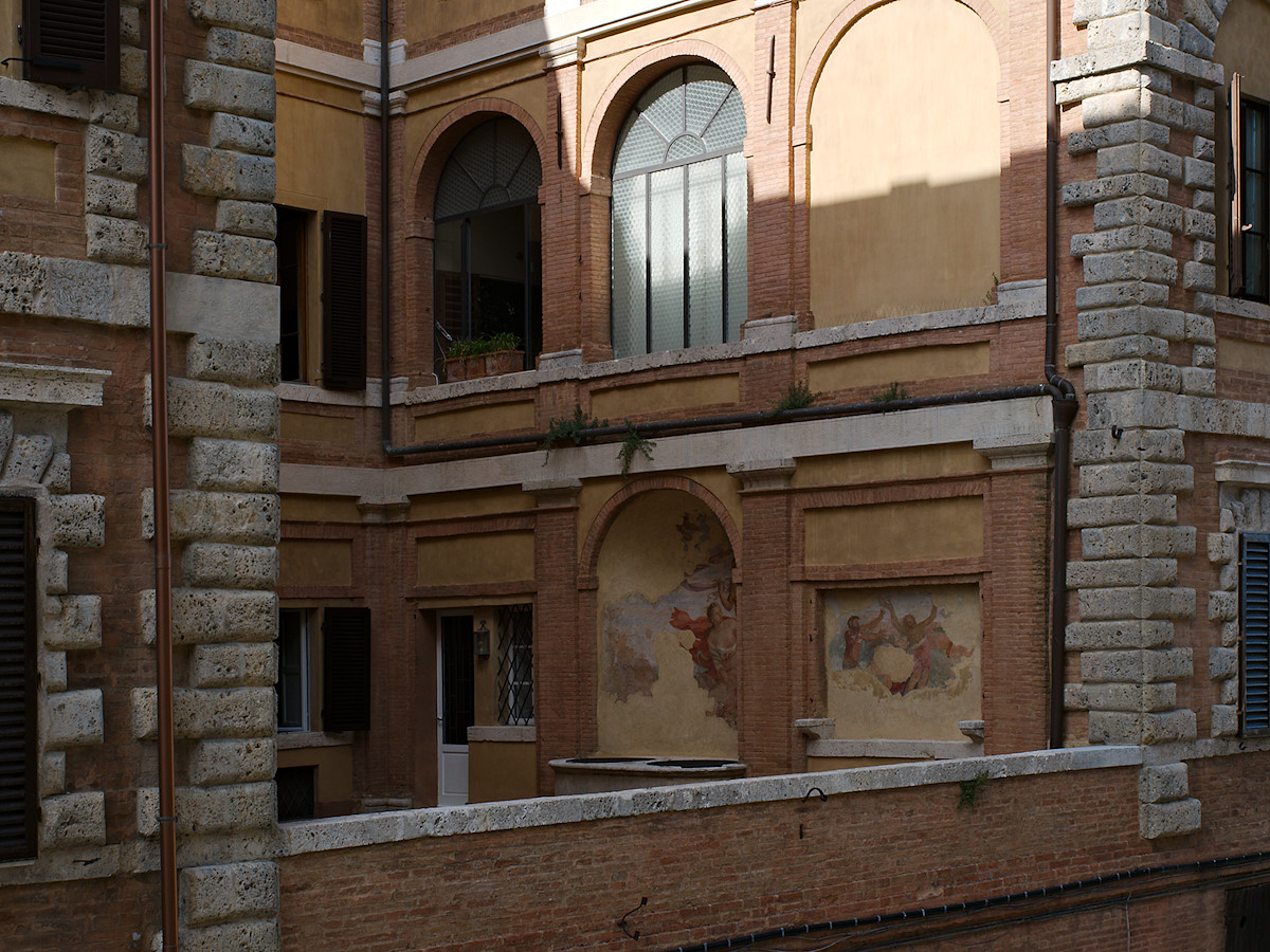 Fresco al Balcony. Tagged with Urban