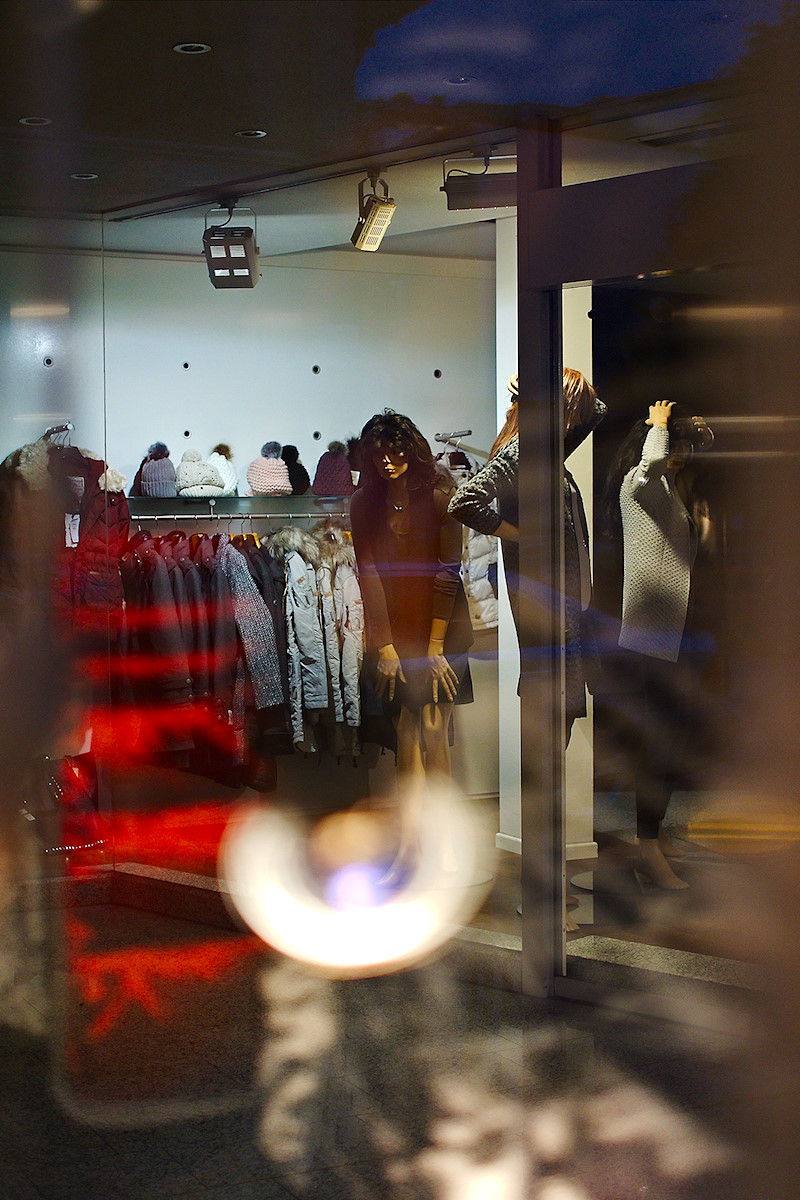 Pose of Interest. Tagged with Mannequin, Shop Window, Urban, reflection
