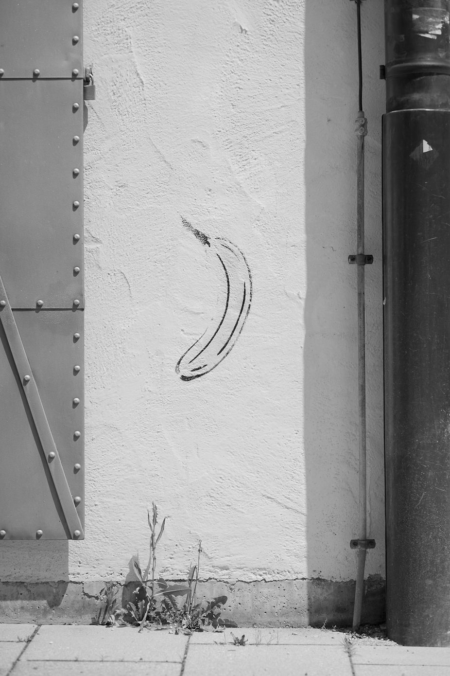 Banana without Republic. Tagged with Black & White, Graffiti, Treatment, Urban, Weese Weeds