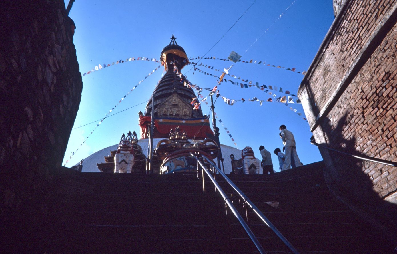 Last_Steps_to_the_Stupa.jpg