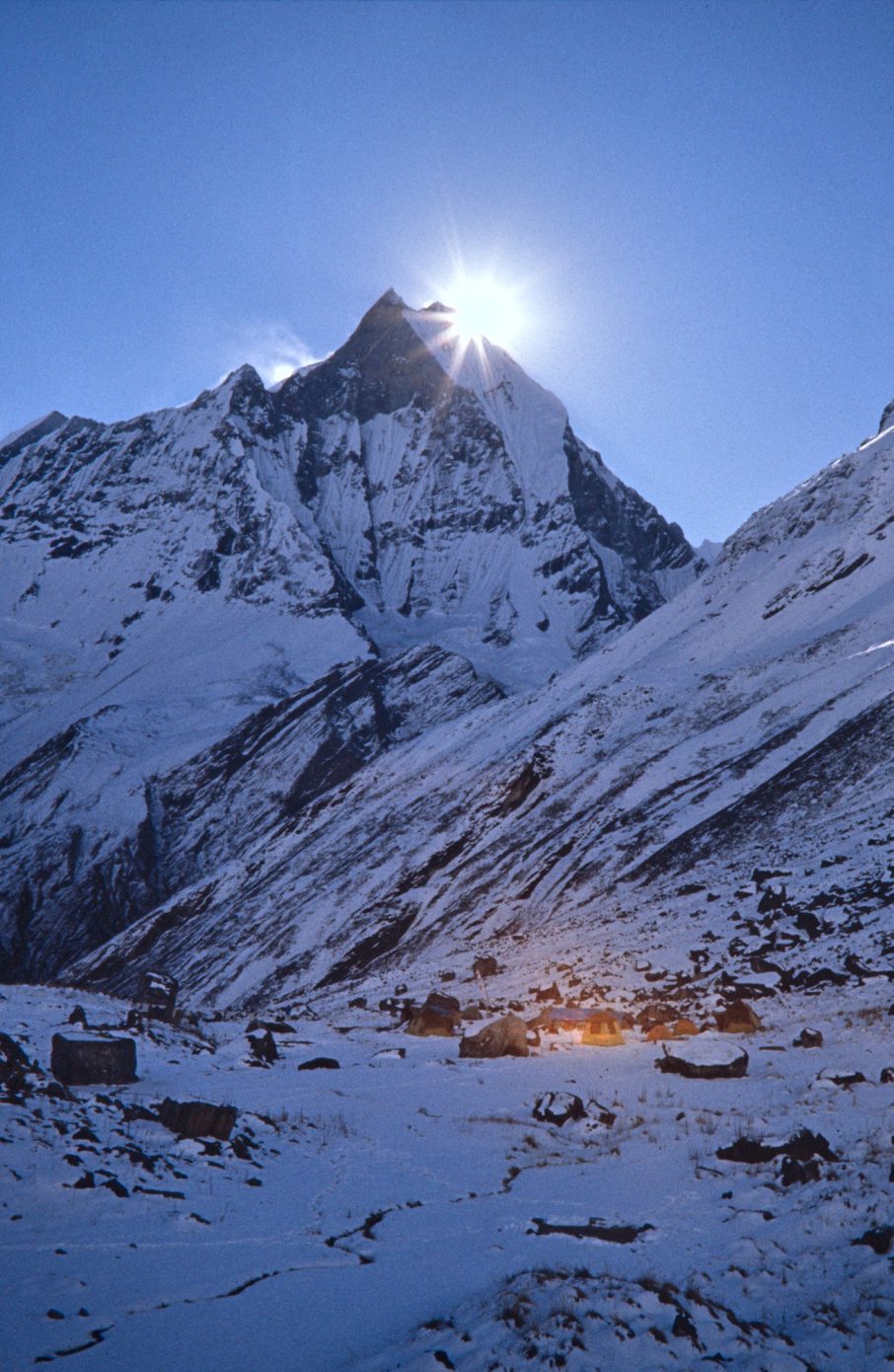 Sunrise_over_Annapurna_Base_Camp.jpg
