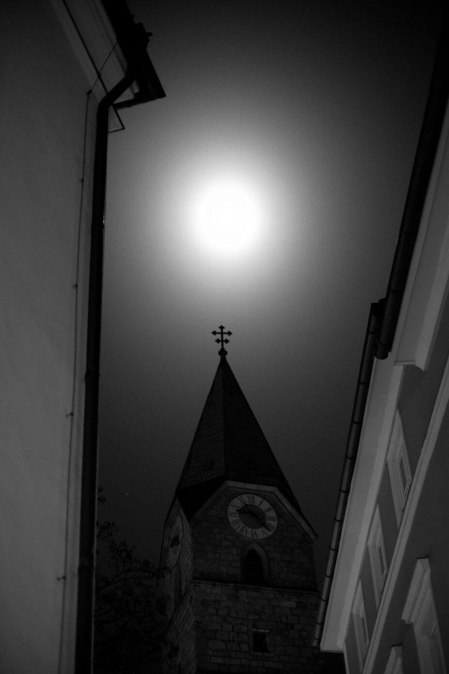 Full_Moon_over_St._gid.jpg